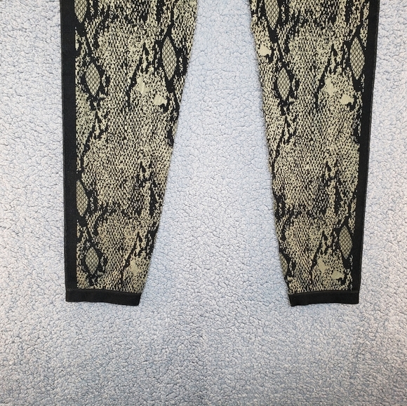 Fabletics Kamila Snake Print Brown & Tan Pull On Leggings Athletic Wear Sz L - Picture 8 of 9